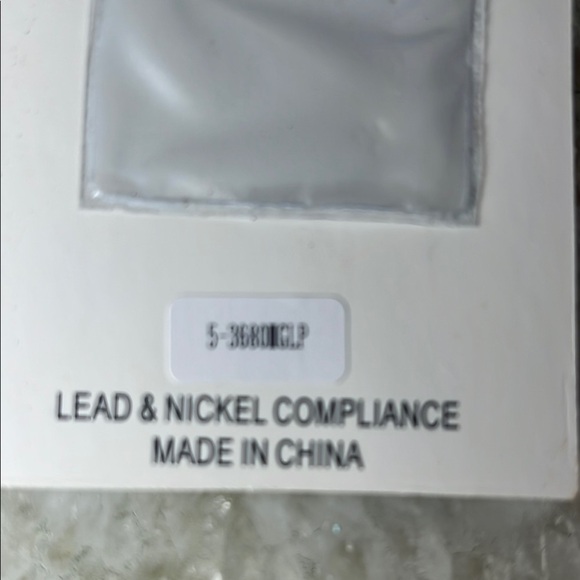 Gold Necklace with Intricate Pendant Design - Picture 3 of 3